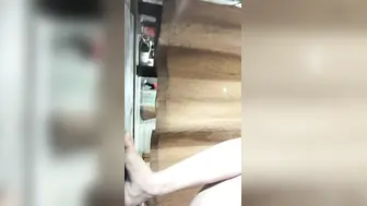 【健身教练浴室偷拍未遂-中篇】真的很深，躲起来自慰，一等一的极品身材，坚挺美乳，特写骚穴，收益登顶佳作