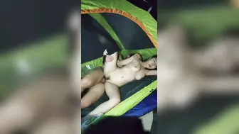 【小优的榨汁机】户外露营，帐篷内3P，连续2炮，小美女身材一流，静谧夜晚格外刺激，画面唯美刺激，人气登顶赚翻