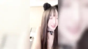 【撸点极高】顶级女神来袭，九分超高颜值19岁美少女，偶像明星级别颜值，道具插逼淫水横流美极了
