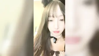 【撸点极高】顶级女神来袭，九分超高颜值19岁美少女，偶像明星级别颜值，道具插逼淫水横流美极了