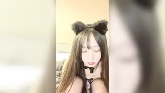 【撸点极高】顶级女神来袭，九分超高颜值19岁美少女，偶像明星级别颜值，道具插逼淫水横流美极了