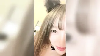 【撸点极高】顶级女神来袭，九分超高颜值19岁美少女，偶像明星级别颜值，道具插逼淫水横流美极了