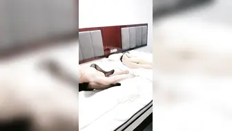 淫乱房间激情群P大秀【3】淫声荡语不断全程露脸渣男浪女激情啪啪，口交大鸡巴舔乳头 轮草抽插浪叫不止带劲