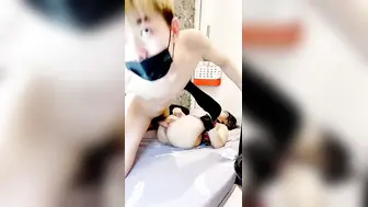 小黄毛大战眼镜御姐【上篇】情趣短裙，主动反攻骑乘，扶着小腰后入，一个多小时持续输出