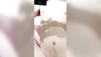 极品尤物【月月】颜值女神，洗白白与哥哥床上大战吃鸡啪啪~浪叫呻吟，连续打桩，表情炸裂！要操哭啦！啊啊啊~~~