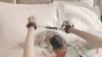 极品淫娃-网红美少女【铃木君】漫展体验Cos王者荣耀，手铐束缚嫩穴瑶妹，强势插入娇艳玉体爆射