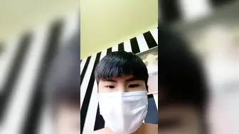 超极品无毛白虎小萝莉【上篇】露脸跟小哥激情啪啪，让小哥按着头草嘴好刺激，揉奶玩逼特写给狼友看