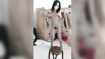 姐妹花的诱惑，情趣网丝激情艳舞大秀，揉奶玩逼道具摩擦，淫声荡语陪狼友互动撩骚，舌吻刺激精彩不断好骚啊