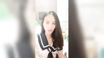 全程露脸第一视角苗条高挑女友卖力口交含大屌十分卖力，对白超级刺激