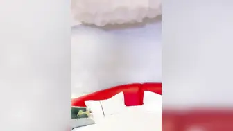 呆萌小萝莉【肖兔兔】情趣酒店操逼，镜子前调情扣穴，大圆床椅子上，各种场景尽情输出