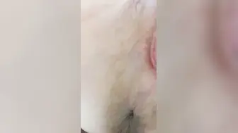 外表甜美乖巧妹子！情趣装翘起双腿摸穴！张开小嘴吸吮深喉，白嫩奶子乳交，后入肥臀爆操