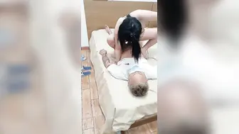 大奶肥臀女技师，活好不粘人，深喉口交大鸡巴奶子乱蹭搞的大哥神魂颠倒，激情上位后入爆草奶子乱飞射屁股上