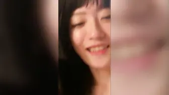 【泄密流出】传媒大学骚女吴嘉宜和传媒大学实习男炮友，自拍不雅视频，被灵魂拷问性爱史，一边吃大屌做爱720P高清无水印