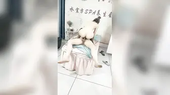 【诱惑的小女人】水宜方SPA养生会所，偷拍小少妇，坚挺美乳白又大，按摩完暴插骚穴浪叫