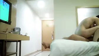 【酒店约炮小少妇】夏日午后，良家偷情，从单位提前请假，小姐姐跟情人激情舌吻，鸳鸯浴，啪啪后入无套激情无限