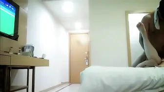 【酒店约炮小少妇】夏日午后，良家偷情，从单位提前请假，小姐姐跟情人激情舌吻，鸳鸯浴，啪啪后入无套激情无限