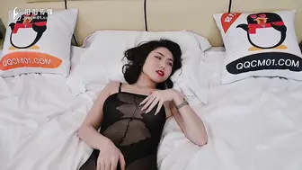 【果冻传媒】极品骚妻-兰心洁【母子愉悦乱伦】年轻母亲与儿子的不论内射性爱，高清720P原版首发【QQCM-007】