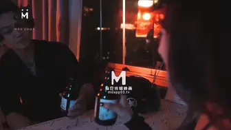 【麻豆传媒】艳丽女神-赵一曼【修车艳遇】床上交流摩托爱好，公路的艳遇，床上的激狂，高清720P原版首【MMZ-036】