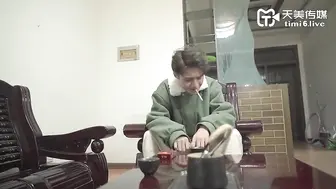 【天美传媒】林凤娇【富二代爆操援交大学生】黑丝嫩穴被富二代粗暴猛插，高清720P原版【TM0159】