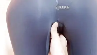[糖心Vlog] 【淫乱性爱】爆肏曼妙蜜臀身材瑜伽老师【悍匪先生】跳蛋扣弄美穴，灵活小嘴挑拨乳粒，后入温暖嫩穴夹紧爆射