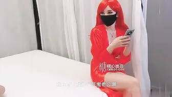 [糖心Vlog] 【淫娃欲姐】情欲四射网红尤物【甜心宝贝】骚母狗偷情，超刺激接电话做爱，老公我在跑步，蜜汁白虎被操的湿淋淋