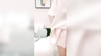 渣女集中营【大学宿舍-上篇】无毛白虎萝莉小妹，舌吻吃奶子玩逼道具抽插，跟狼友互动撩骚，几个小妹总有你喜欢的一款