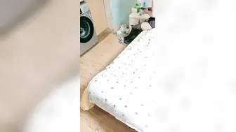 渣男浪女多P淫乱【下篇】丝袜情趣诱惑口交大鸡巴吃奶玩逼，各种轮草抽插，淫声荡语不断，让小哥哥各种爆草好刺激