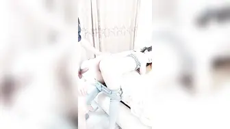 极品瑜伽健身教练【上篇】约炮纹身猛男到家里，啪啪啪，戴着眼镜样子，非常淫骚