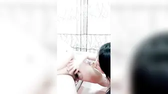 极品白皙少妇居家卧室夫妻秀【上篇】舌功了得，无套啪啪过性生活，舌头舔边全身的敏感位置
