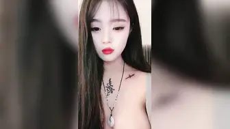 夜店气氛组渣女小可爱露脸激情大秀，深夜陪狼友发骚，诱惑舞蹈听狼友指挥展示性感骚穴，水多粉嫩人美又骚