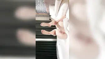 如向日葵的女孩--卖萌希瑞【上篇】 清纯且可爱，一对吊钟乳，和男友在酒店把玩双峰，无套多姿势爆插，淫淫嗷叫，撒尿特写！