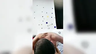 姐夫和小姨子偷情啪啪，边亲边草还要吃奶子，看着狼友的淫声荡语浪叫，各种体位激情抽插无套直接内射骚穴