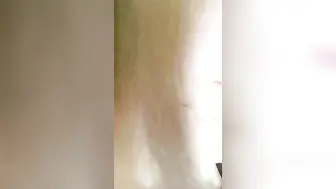 公司老板爆草风骚女秘书，办公桌上抽插全程露脸性感无毛逼，直播给狼友看，无套爆草浪荡呻吟直接内射中出