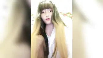 单身奶妈颜值很高喷奶水贼溜，哺乳期离婚为了生活直播赚外快，全程露脸丝袜情趣无毛逼道具抽插浪荡呻吟好骚(1)
