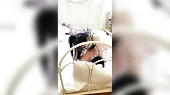 培训新人颜值不错的大美妞【长发纹身骚女篇】让两小哥床上试活，口交大鸡巴揉骚奶子抠骚逼叫的好骚，让小哥各种抽插轮草淫语不断