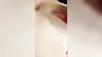 颜值区主播下海全程露脸勾引狼友撩骚，性感的奶子黑丝情趣，揉着骚奶子呻吟表情好骚，跳蛋塞逼吸吮手指浪叫
