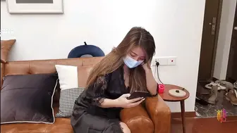 风韵极品美娇娘up主【小云云】送错的快递AV棒，老公出差被老同学用AV棒玩弄，粗大肉棒填满小骚穴