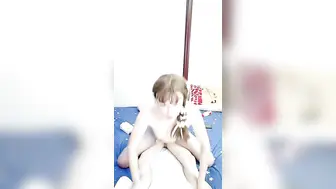 风骚的大姐开档黑丝与领导约会激情啪啪，全程露脸各种体位伺候大哥抽插，浪叫呻吟与狼友互动撩骚精彩刺激