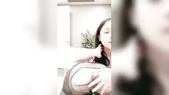 超清纯颜值姐妹花【中篇】双女大尺度秀，黑丝美臀翘起扭动，上下叠罗汉塞着棉棒，手指互插菊花，一起掰穴特写非常诱人