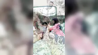 送小姨子回家的路上车上把她草了，激情户外口交大鸡巴回到车上扒光了干她， 叫的好骚主动上位大奶子乱晃