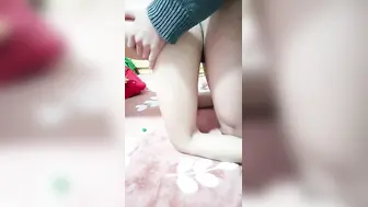 长相的可爱的妹子【外送服务】绝美一线天手指抠逼，来回抽插自慰，给男友口交无套特写爆草一线天