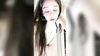 绿播转黄刚下海爆乳裸舞美女【超薄比基尼上篇】身材完美开档丝袜，柔软大奶子一直晃，浴室湿身翘起极品肥臀