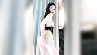 绿播转黄刚下海爆乳裸舞美女【超薄比基尼上篇】身材完美开档丝袜，柔软大奶子一直晃，浴室湿身翘起极品肥臀
