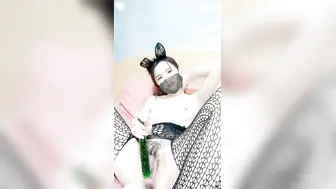 精品舞蹈系大学生妹子热舞自慰诱惑【自慰篇】玻璃棒抽插嫩穴白浆一直流，高跟鞋连体网袜跳舞，玻璃棒整根深插