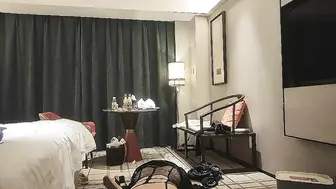 今晚换点儿刺激的玩法，良家少妇调教，乳夹狗绳黑丝，骚逼淫荡指数满格