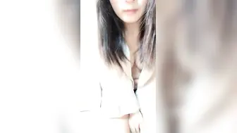 【老实的女人】颜值区女神下海，明星脸魔鬼身材，超清专业直播设备，一对大白兔吸睛指数高，露乳跳蛋玩得开(1)
