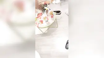 性福生活老哥，两个美臀小姐姐轮流操，大屌猛操白浆四溅，搞定一个再换下一个，第一视角超级特写