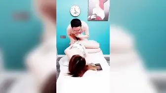 按摩店的无限春光，头号技师，肤白貌美小少妇，眼镜男来享受，清晰度提升，视觉效果满分有特写