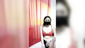 巨乳奶妈和白浆少妇【激情裸舞-下篇】轻纱胀里的风骚女非常诱惑，揉奶摸逼撞骚臀好刺激，挤奶水给狼友喝别错过