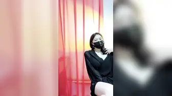巨乳奶妈和白浆少妇【激情裸舞-下篇】轻纱胀里的风骚女非常诱惑，揉奶摸逼撞骚臀好刺激，挤奶水给狼友喝别错过